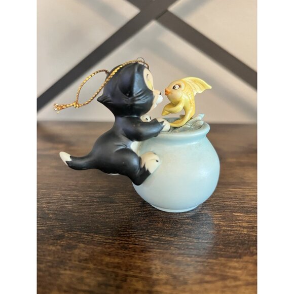 WDCC “Disney” "Purrfect Kiss" Figaro & Cleo ornament from Pinocchio - Picture 6 of 9